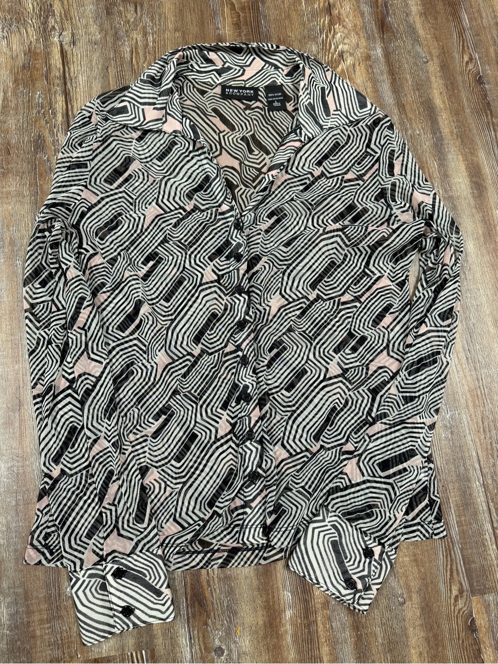 Y2K New York & Company black and white abstract wavy line pattern sheer blouse i